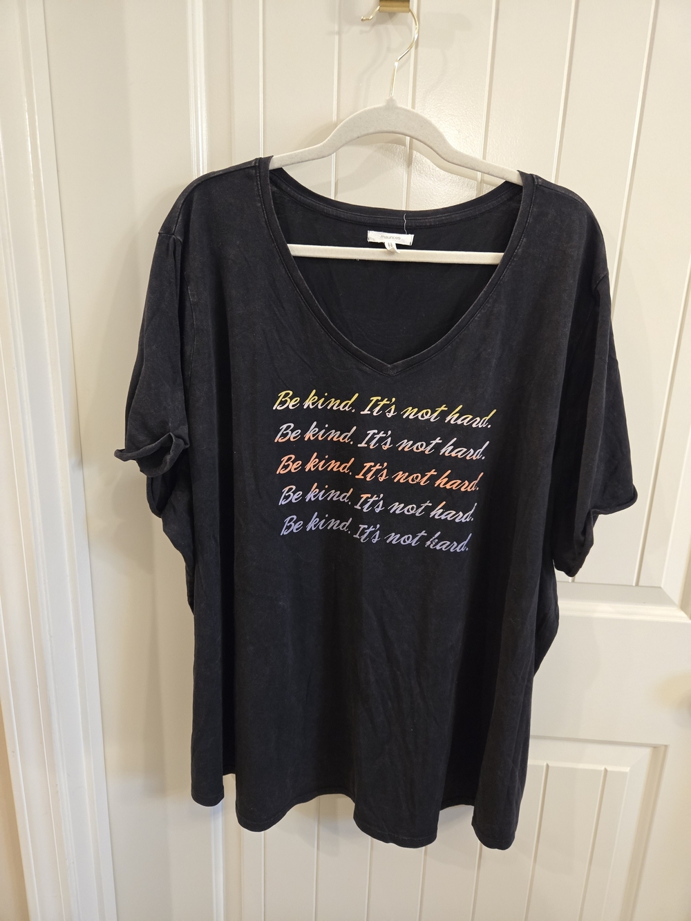 Maurices Black V-Neck Graphic Tee with Multicolor Text Size 4x